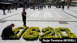 Aktivitet në sheshin “Skënderbeu” në Prishtinë, për të shënuar Ditën Kombëtare të Personave të Pagjetur. 