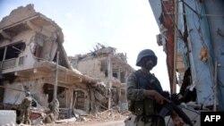 په شمالي وزيرستان کې په ۲۰۱۴ز کال کې د ضرب عضب پوځي عملياتو پر مهال ګڼ دوکانونه او کورونه ړنګ شوي ول.