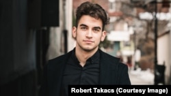 Robert Takacs spune că s-ar fi așteptat să aibă parte de condiții mai decente la olimpiada națională la care a participat. 