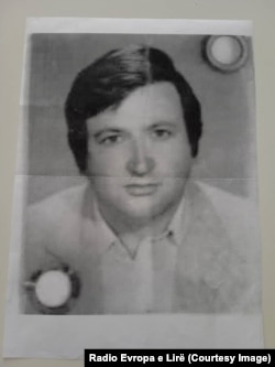 Paun Zhivkoviq, babai i Jasminës.