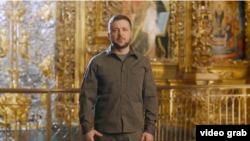 Președintele ucrainean Volodimir Zelensky vorbind în Catedrala Sfânta Sofia de la Kiev, 24 aprilie 2022.