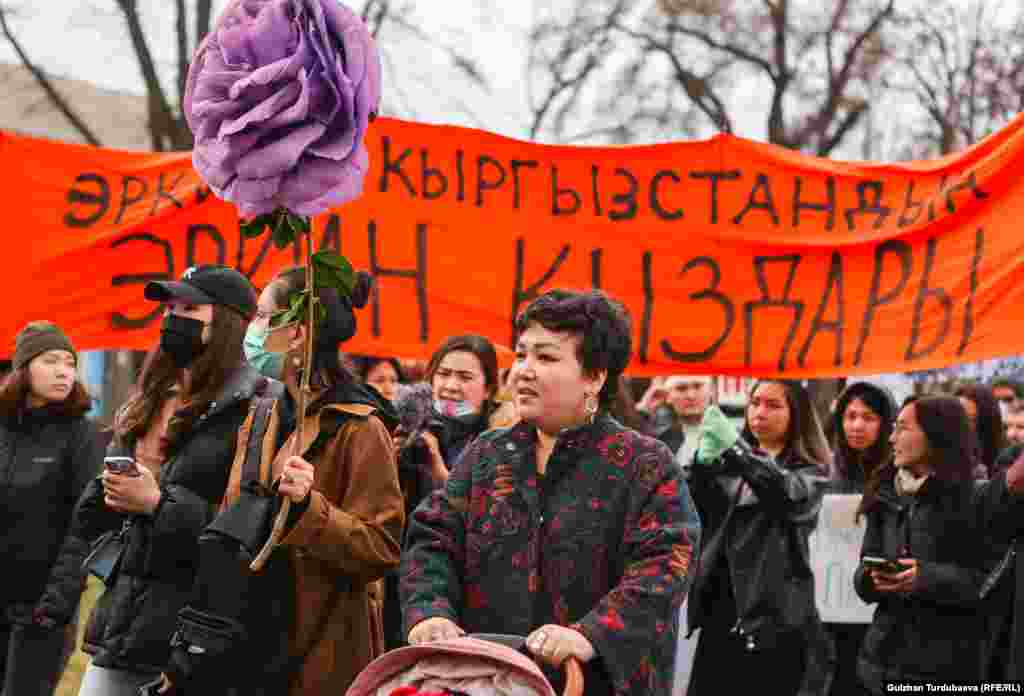 Иш-чаранын уюштуруучулары бул жылы марштын темасы катары бүткүл дүйнө аялдарынын согушка каршы тилектештиги&nbsp;тандалганын билдиришти.