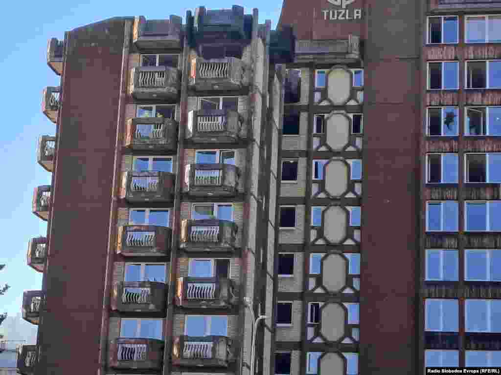 Izgorjeli dio zgrade jutro nakon požara 5. novembra 2025.