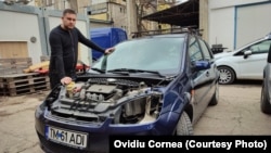 O familie din Timișoara a donat mașina din imagine, pentru refugiații ucraineni. Funcțională, a mai avut nevoie totuși de câteva intervenții.