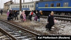 Birleşen Milletler Guramasynyň Bosgunlar boýunça agentligi Ukrainadan gaçmaga mejbur bolýan bosgunlaryň sanynyň iýul aýyna çenli 4 million adama ýetmegine garaşylýandygyny çaklaýar.