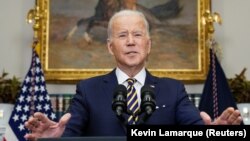  Joe Biden, la Casa Albă, anunțând interzicerea importurilor de petrol rusesc în SUA