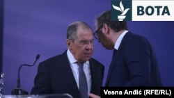 Ministri i Jashtëm i Rusisë, Sergej Lavrov, me presidentin e Serbisë, Aleksandar Vuçiq, në Beograd, në tetorin e vitit 2021.