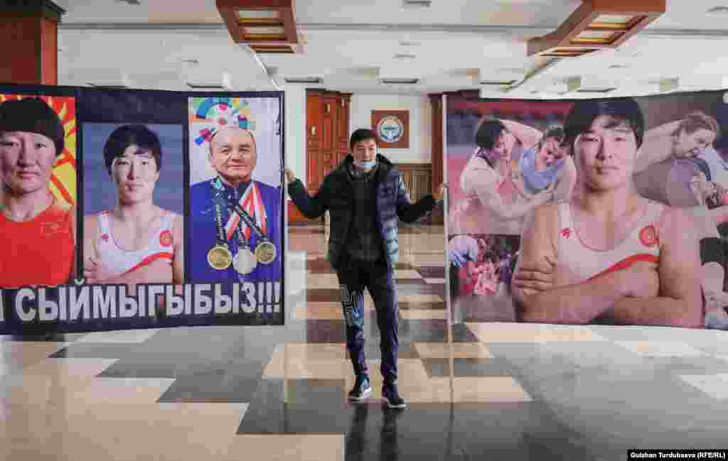 Спортчуларды "Манас" аба майданынан жакындары жана спорт ышкыбоздору тосуп алышты.