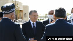 Шавкат Мирзиёев кашкадариялык дыйкандар менен.