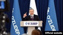 Президент Шавкат Мирзиёев 24-октябрдагы шайлоодо жеңип чыгары күтүлүүдө.