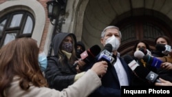 Dacian Cioloș așteaptă răspuns urgent de la foștii parteneri de coaliție, care au de ales între a reface coaliția sau să susțină un guvern minoritar USR în Parlament.