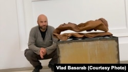 Vlad Basarab a participat la ampla expoziție Aripa secretă de la Muzeul Național de Artă din Timișoara la bienala Art Encounters 2021
