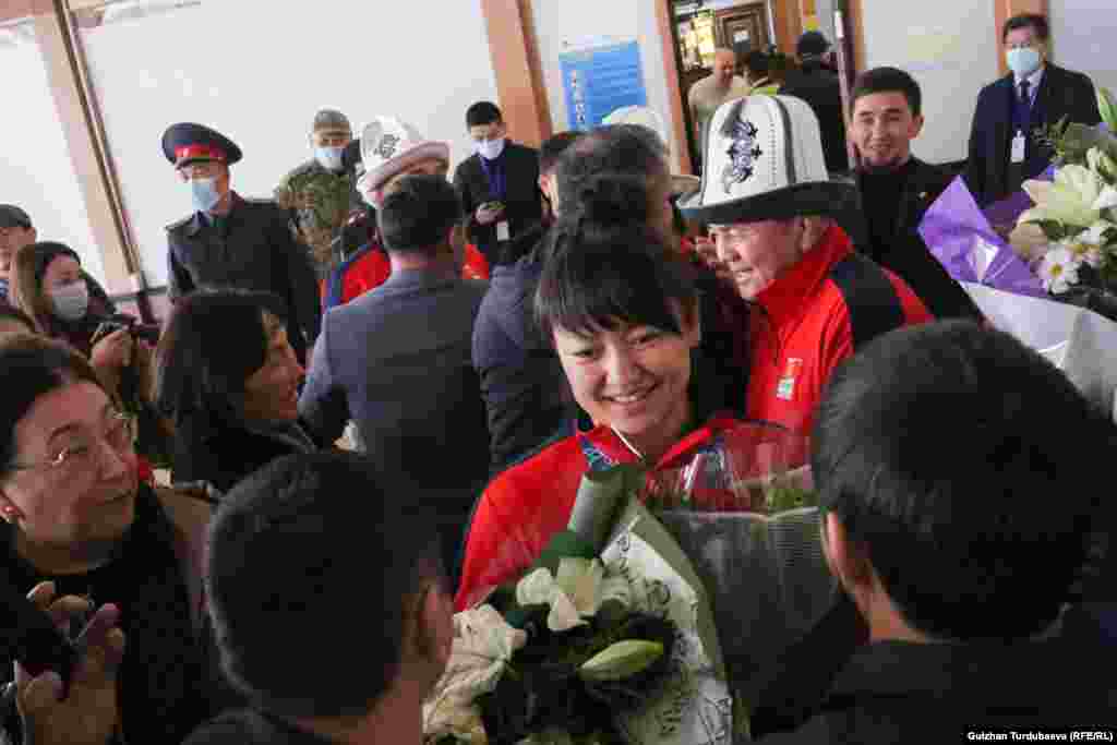 Мээрим Жуманазарова: Бул жеңишке даяр болчумун. Кыргыз элимди кубанычка бөлөдүм. Ийгиликтин сыры деле жок болсо керек. Жакшы машыктыруучу жана талыкпаган эмгек болушу керек. Жаштар алдына туура максат койсо баарына жете алат.