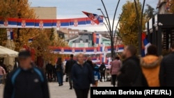 Zajednicu bi trebalo da čine deset opština sa srpskom većinom na Kosovu, šest južno od Ibra: Gračanica, Štrpce, Novo Brdo, Klokot, Parteš i Ranilug, te četiri teritorijalno povezane na severu: Severna Mitrovica (na slici), Leposavić, Zvečan i Zubin Potok.