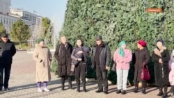 "Алаңға шырша қойылмасын". Қаңтарда баласы өлген ата-аналар наразылық білдірді