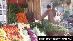 یکی از ترکاری فروشی های شهر