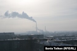 Павлодар облысының оңтүстік-батысында жатқан Екібастұз қаласында 150 мыңдай адам тұрады. Өңірде "Богатырь", "Солтүстік" және "Шығыс" тәрізді ірі көмір кеніштері бар.