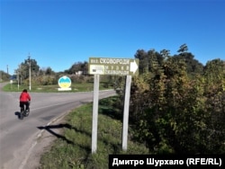 В’їзд до селища Чорнухи