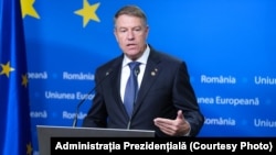 Președintele Klaus Iohannis îl indică drept responsabil pentru legea privind taxa de solidaritate pe care trebuie sau nu să o plătească OMV pe ministrul Finanțelor, Adrian Câciu. Șeful statului reclamă faptul că ministrul Energiei, Virgil Popescu, nu a fost invitat la elaborarea OUG privind această taxă.