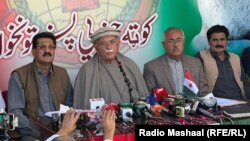 د پښتونخوا ملي عوامي ګوند مشر محمود خان اڅکزی د ۲۰۲۲ز کال د نومبر پر ۲۶مه په کوټه کې خبري غونډې ته وينا کوي.