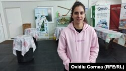 Nadina Niciu, antrenoare de hochei pentru copii.