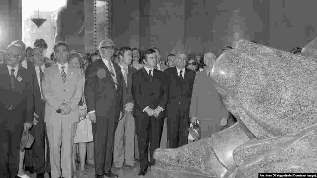 Otvaranju Mauzoleja 28. jula 1974. godine prisustvovalo je rukovodstvo Crne Gore, koje je u to vrijeme bila republika Socijalističke Federativne Republike Jugoslavije na čijem čelu je bio Josip Broz Tito.&nbsp; Visoki funkcioner Crne Gore iz tog vremena Veljko Milatović istakao je da ovo najveći spomenik Njegošu, "njegovoj stvaralačkoj samovolji i slobodarskim htijenjima - slobodna Crna Gora, u slobodnoj zajednici ravnopravnih naroda i narodnost socijalističke i nesvrstane Jugoslavije."&nbsp; Mauzolej je, prema njegovim riječima, nerazdvojni dio Lovćena i "znamen koji povezuje Njegoša sa sadašnjim i budućim generacijama". &nbsp;