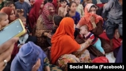 عده یی از زنان افغان که در یکی از زندان های پاکستان به دلیل نداشتن اسناد سفر و اقامت زندانی شده اند.