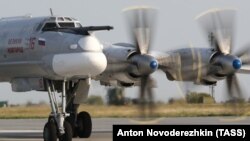 Стратегічні бомбардувальники на аеродромі в Саратовській області Росії (архівне фото)