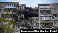 Наслідки одного з російських обстрілів Херсону