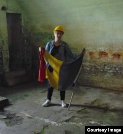 Nicoleta, întoarsă la Jilava, la trei decenii de la evenimentele prin care a trecut.