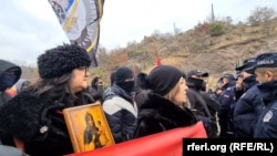 Okupljanje dolazi u trenutku pojačanih tenzija između Srbije i Kosova koje su kulminirale 10. decembra 2022. nakon što su Srbi na sveveru Kosova blokirali puteve.