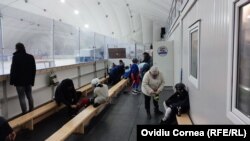 Pentru practicarea hocheiului, părinții micuților sportivi plătesc o sumă mai degrabă simbolică, lunar.