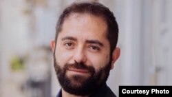 Directorul executiv al Confederației Concordia, Radu Burnete, a avertizat încă din 2024 că ,spațiul de manevre financiare este foarte mic pentru Guvern din cauza măririlor de salarii și pensii în sistemul public și al indisplinei financiare.