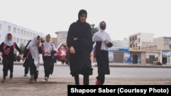 از زمان تسلط طالبان به قدرت٬ دروازه های مکاتب برای دانش آموزان دختر بالاتر از صنف ششم مسدود شده است