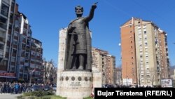 Statuja e Car Lazarit, në Mitrovicë të Veriut - Fotografi nga arkivi.