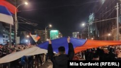 Zastava Rusije na jednom od protesta protiv NATO, u organizaciji desničarskih Narodnih patrola, mart 2022. 