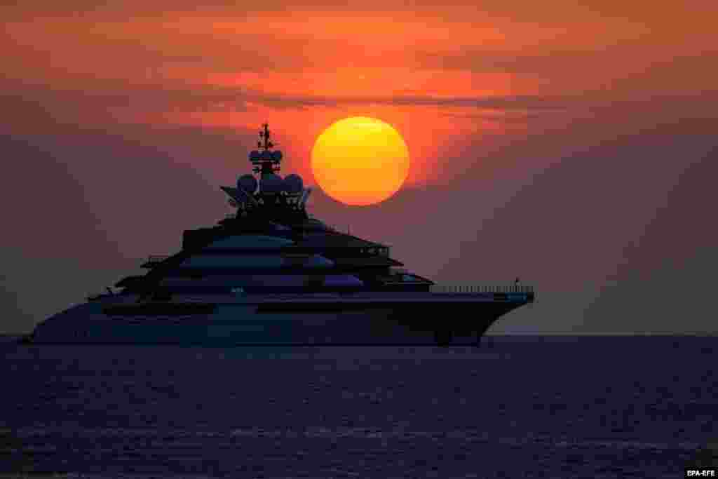 Iahtul Nord a fost achiziționat cu 500 de milioane de dolari în 2021 și se spune că ar fi, de asemenea, deținut de Aleksei Mordașov. Vasul nu a fost confiscat. Se pare că a părăsit Seychelles pe 12 martie și s-a considerat că se îndreaptă spre Orientul Îndepărtat al Rusiei.