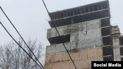 Сөз болгон үйдүн кулаган дубалы. 27-март, 2022-жыл