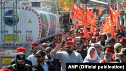 عوامي نېشنل ګوند غوښتنه کړې چې له وسلوالو سره شوې لوظنامې دې ولس ته په ډآګه کړل شي ـ پخوانی انځور