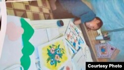 Сирияда лагерде жашап жаткан бала.