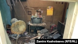 Кумкыш түшкөн бөлмө.