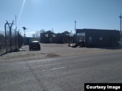 Разрушенный украинский КПВВ в городе Счастье