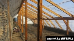 Моңолбек Султанбаевдин күнөсканасы.