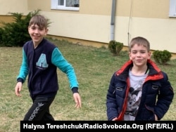 Ярослав із братом у своєму третьому домі