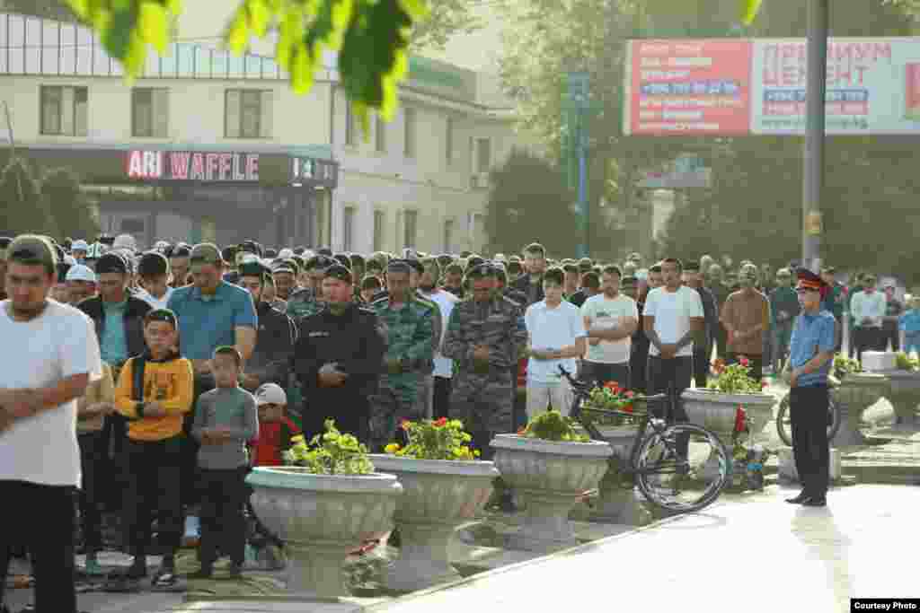 Айт намаз в городе Джалал-Абаде.