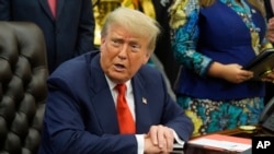 Президент США додав, що Україна просить ці системи, бо зазнає сильних ударів з боку Росії і «хоче запобігти смертям»