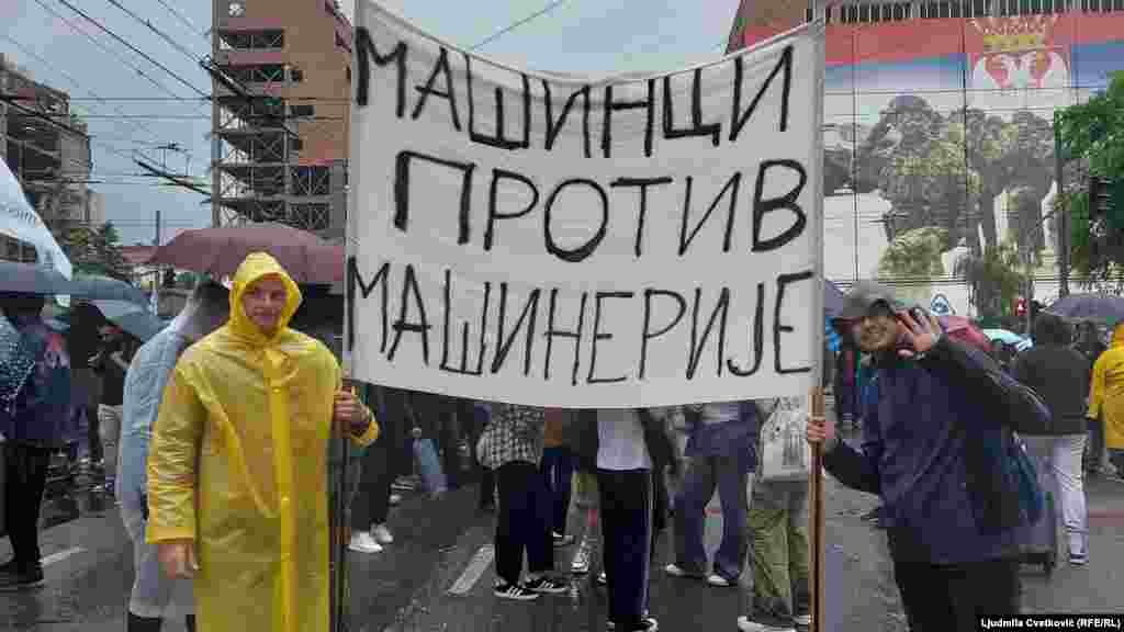 Transparent studenata Mašinskog fakulteta koji je obeležio studentske proteste.