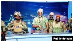 Скриншот выступления мятежных офицеров, переданного в эфир государственной Корпорацией телерадиовещания Бенина . 7 декабря 2025 года