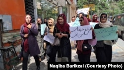 آرشیف - شماری از زنان در کابل در پیوند به اجباری شدن حجاب از سوی حکومت سرپرست طالبان دست به اعتراض زدند