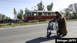 Життя в окупації без російського паспорта майже неможливе, кажуть українці, які там залишаються. На фото: окупований Маріуполь